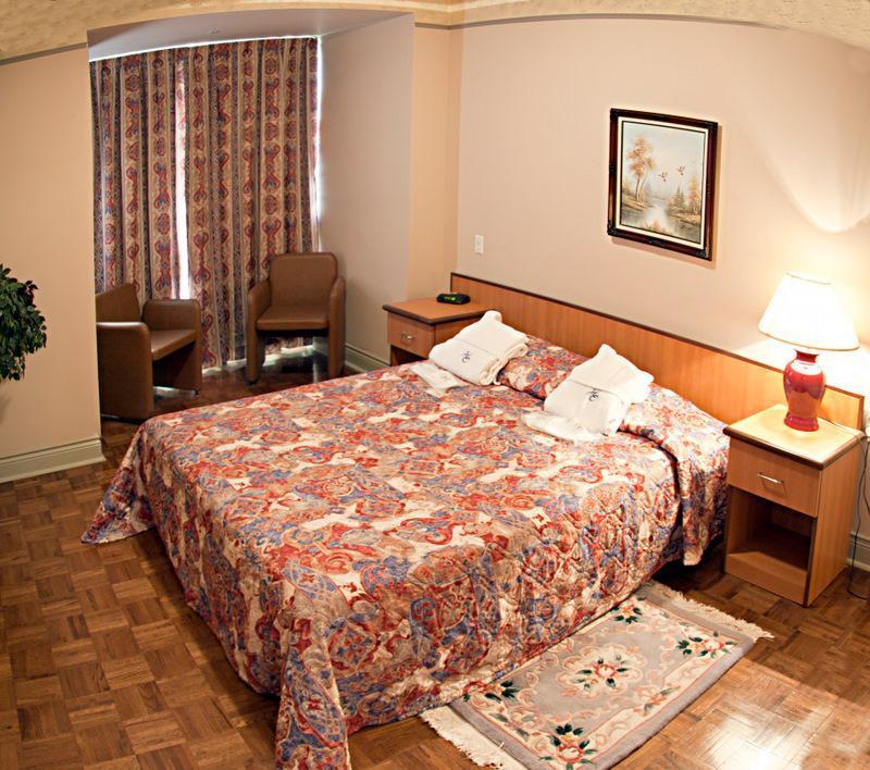 Optima Kremenchuk Hotel Exterior photo